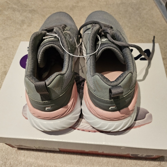 Brand New - FILA Pink/Grey Trazoros Energized 2 Sneakers size 8 - Picture 3 of 4